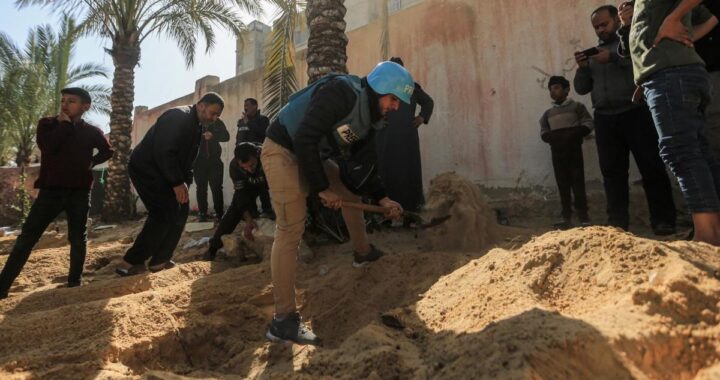 Israel registra cementerio de Gaza buscando restos de rehén