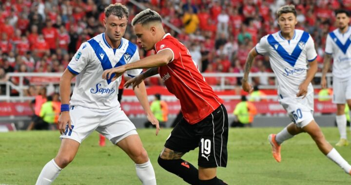 En un duelo vibrante, Independiente se enfrenta con Vélez en Avellaneda