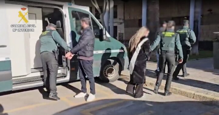 Tres detenidos por golpear y detener ilegalmente a un hombre en una vivienda de Manises que acababan de comprar