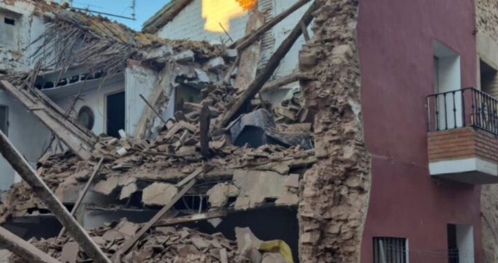 Una casa se derrumba en Puçol sin provocar heridos pero deja 25 personas desalojadas