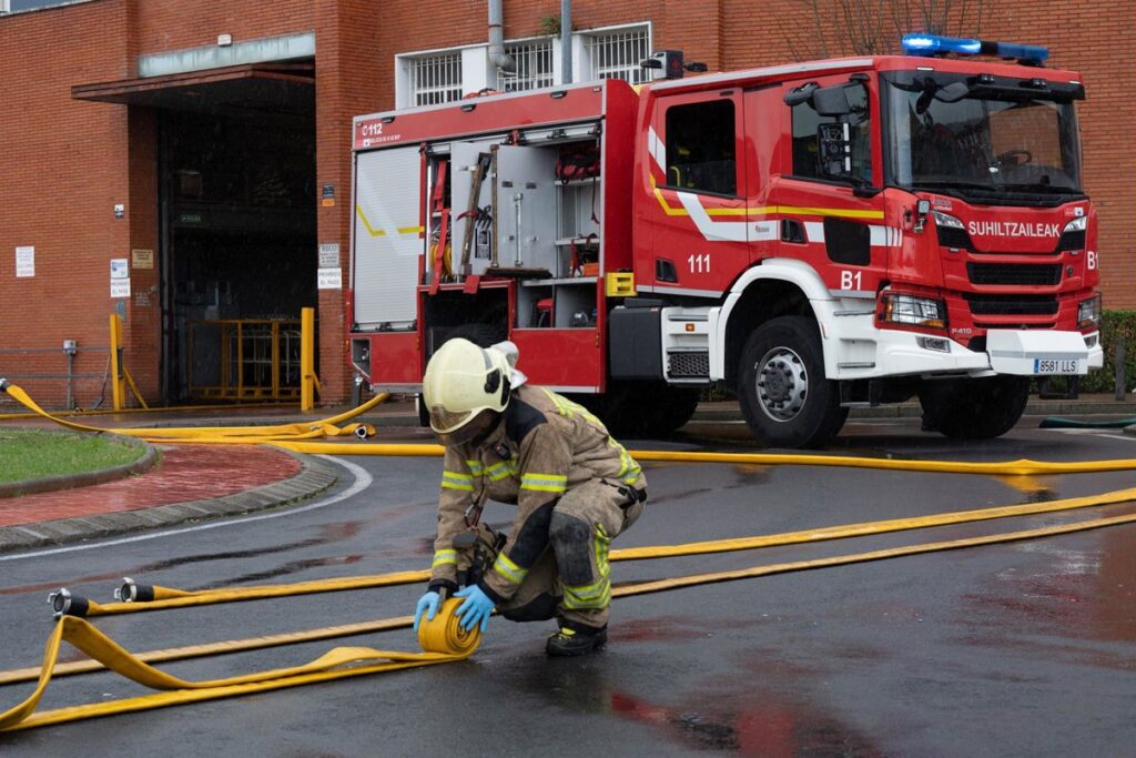 Al menos dos heridos en una explosión en una fábrica de pirotecnia en Lantaron (Álava)