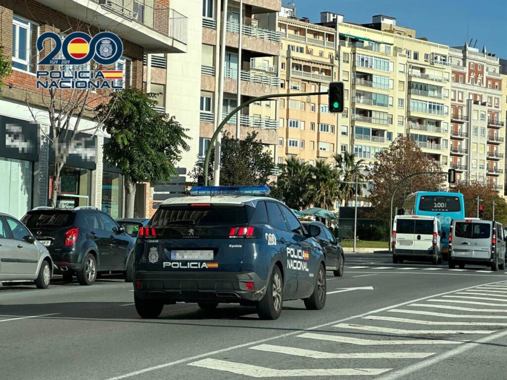 A prisión por robar en un comercio y quebrantar al día siguiente la orden de alejamiento del local