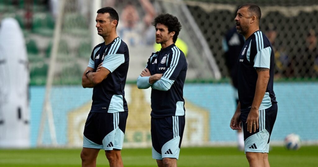 Los dos futbolistas que sumó Scaloni a la última lista de la selección argentina antes del Mundial 2026: Franco Mastantuono y Joaquín Panichelli