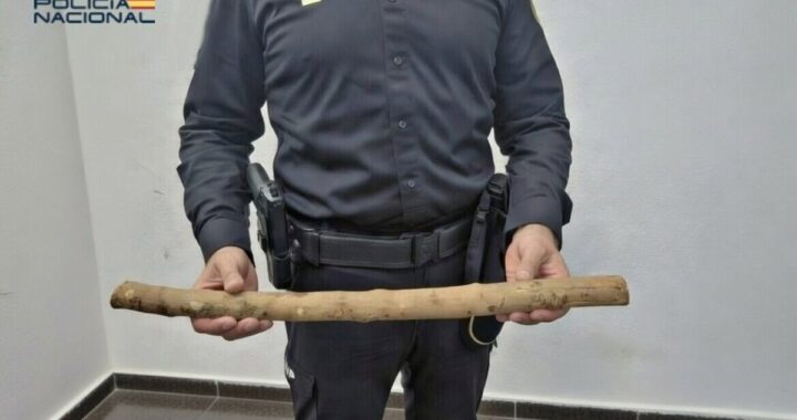 Detenido por amenazar a un comerciante de Son Canals con destrozarle el local con un palo