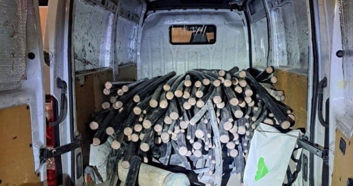 Dos detenidos en l'Ampolla (Tarragona) por transportar 3.000 kilos de cobre sin acreditar su origen