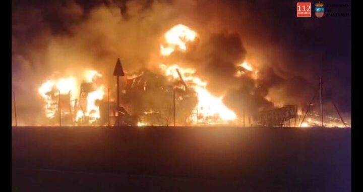 El Gobierno mantendrá activado el PLATERCANT por el incendio de la nave industrial de Los Tánagos