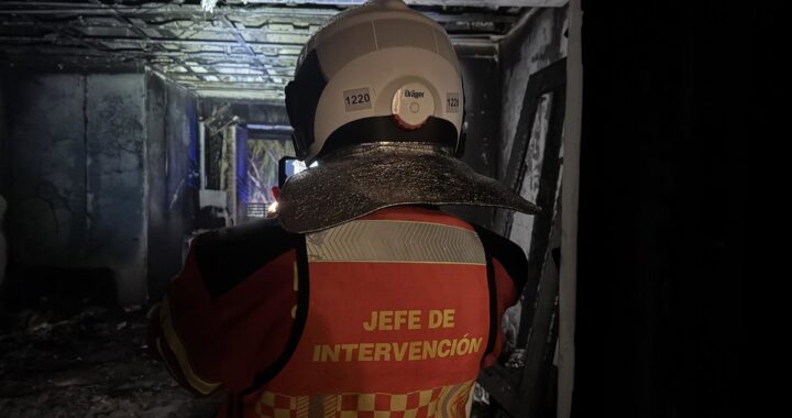 Los Bomberos extinguen un incendio en una vivienda de Pozuelo de Alarcón