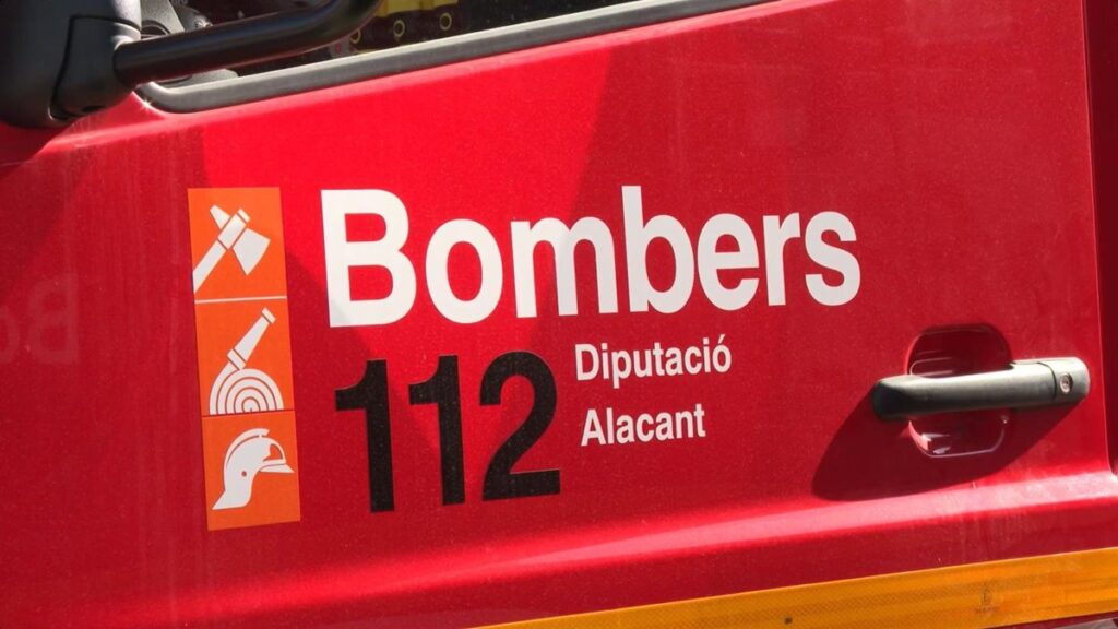 Un incendio en una vivienda obliga a desalojar a una decena de personas de un edificio en Altea (Alicante)