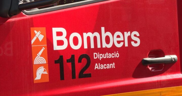 Un incendio en una vivienda obliga a desalojar a una decena de personas de un edificio en Altea (Alicante)