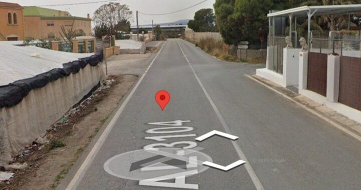 Muere un hombre tras ser atropellado mientras caminaba por la carretera AL-3104 a su paso por Almería