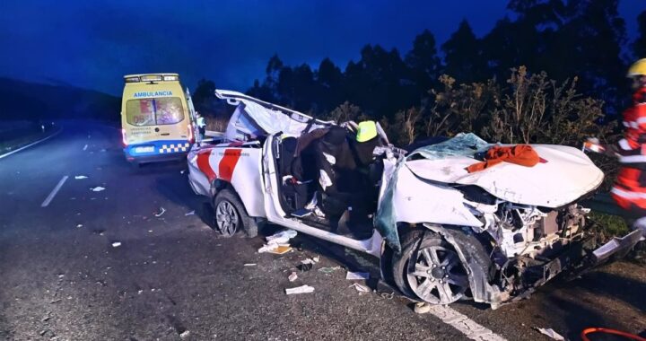 Liberado un conductor que resultó herido tras salirse de la vía en Barreiros (Lugo)