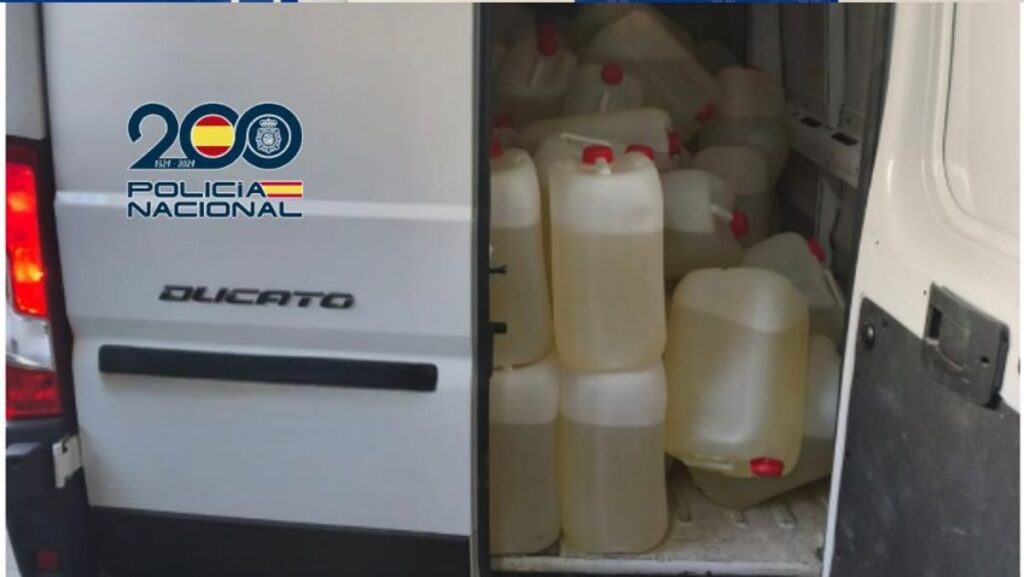 Interceptan una furgoneta con 149 garrafas de gasolina tras provocar un accidente en San Fernando (Cádiz)