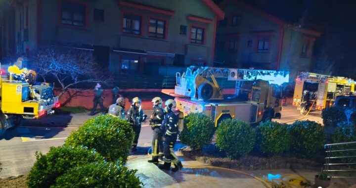 Desalojadas 40 personas por el incendio de una habitación de hotel en Arriondas