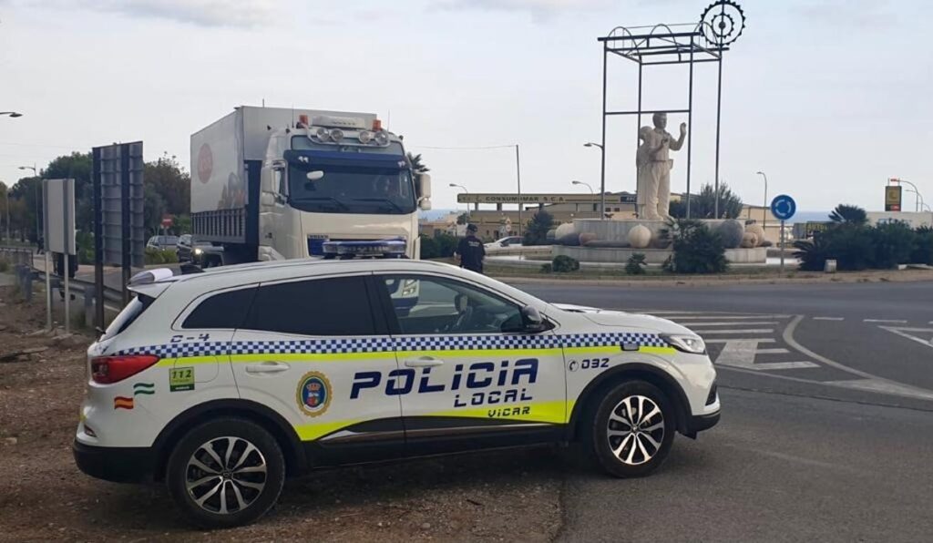 Detenido el menor de 17 años acusado de apuñalar a su madre en Vícar (Almería)