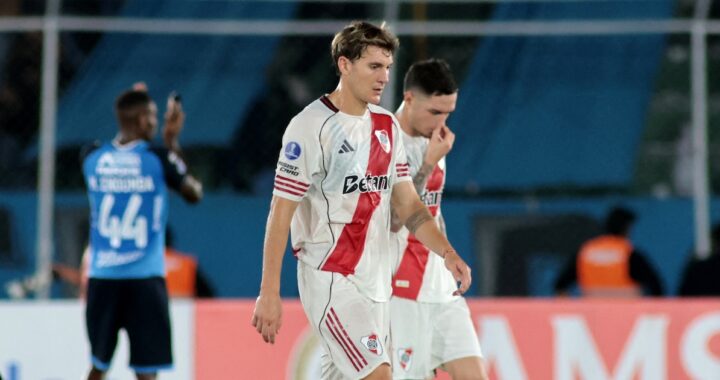 River jugó con diez hombres desde los cuatro minutos y empató 1-1 ante Blooming por la Copa Sudamericana