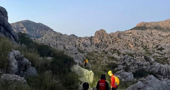 Los Bomberos de Mallorca rescatan a tres adultos y dos niños en tres intervenciones en la Serra de Tramuntana