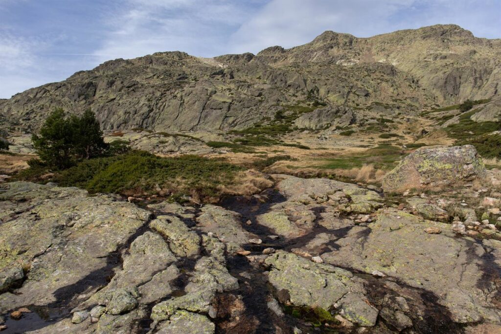 Una familia y un joven de 17 años tuvieron que ser rescatados tras desorientarse en la sierra