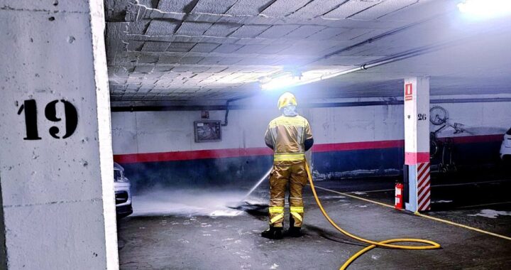 Extinguido un incendio en un garaje subterráneo de Castro Urdiales