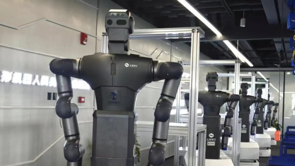 Imagen de un robot humanoide en una escuela de China, aprendiendo tareas diarias