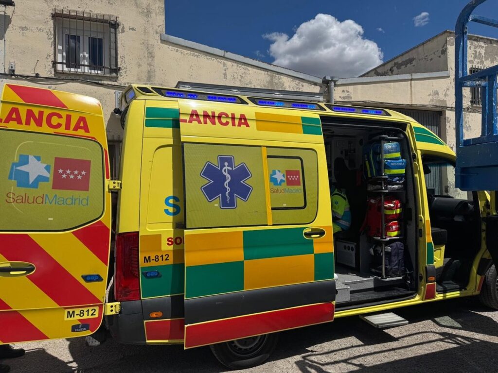 Imagen de un vehículo en la escena de un accidente en Moratalaz