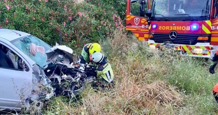 Vehículo rescatado tras accidente de tráfico en Torremolinos