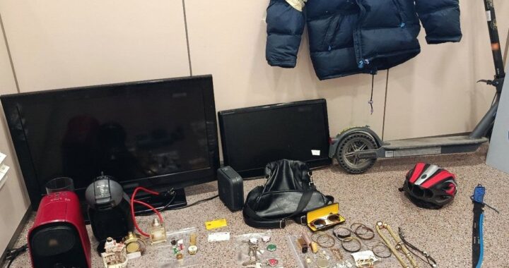 Imagen de un agente de los Mossos d'Esquadra en una escena de un crimen