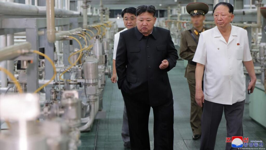 Kim Jong-un en una imagen de ceremonia de lanzamiento de buque de guerra con capacidad nuclear