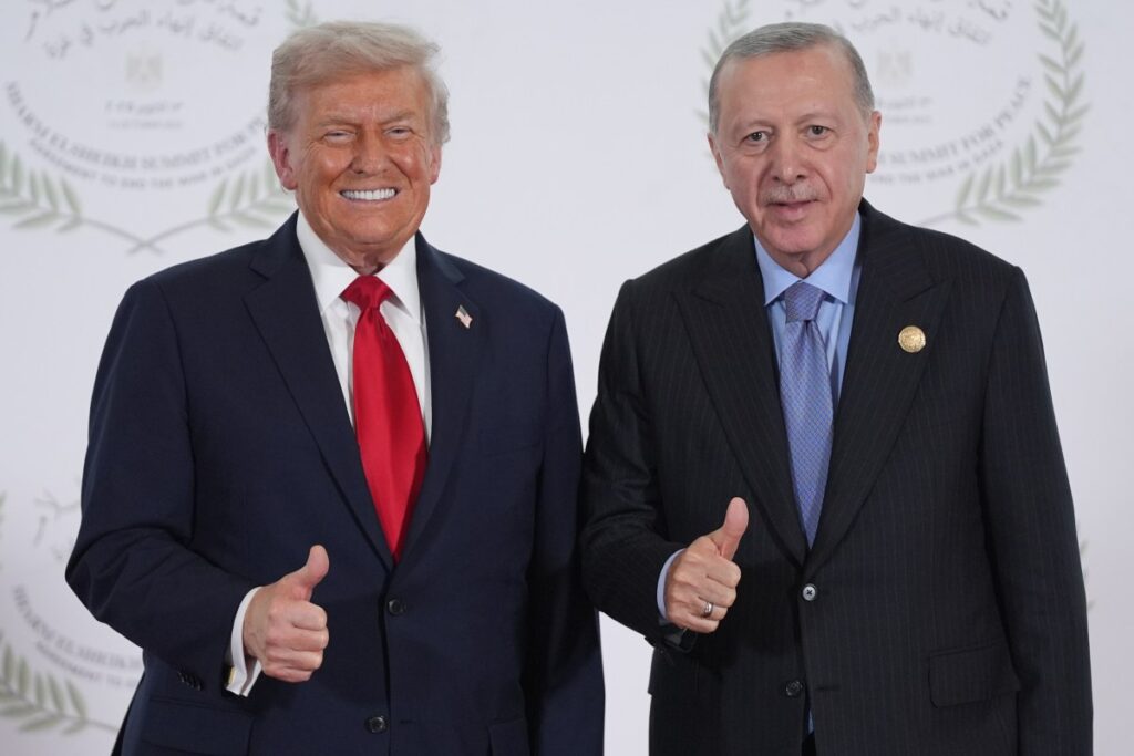 Donald Trump hablando en una rueda de prensa en Washington