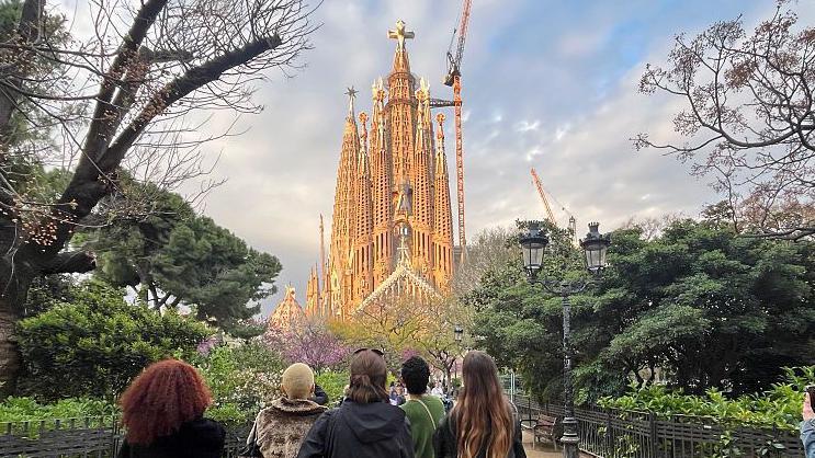 El “arquitecto de Dios”: cómo Gaudí imaginó la Sagrada Familia, la iglesia más alta del mundo