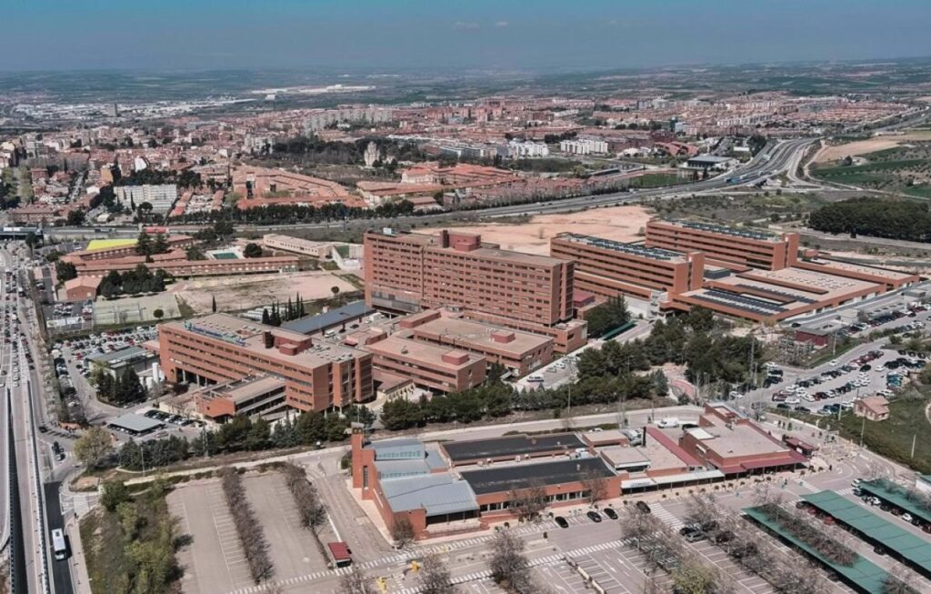 Imagen de una ambulancia en el lugar de los hechos en Millana
