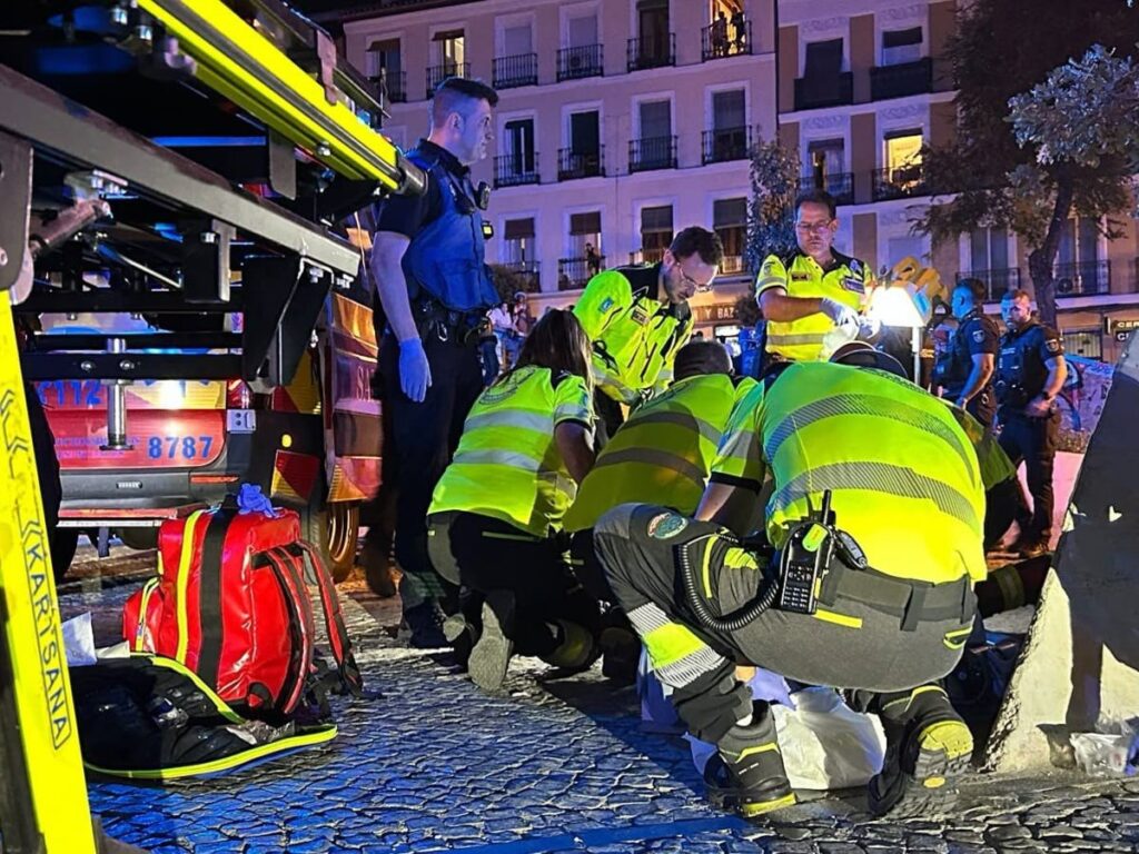 Plaza Arturo Barea en Lavapiés, escenario de agresión con arma blanca que expone fallos en seguridad urbana