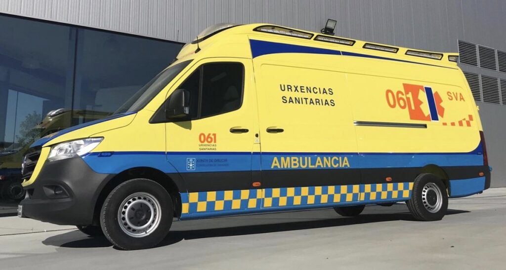 Playa de Cabeceira con equipos de emergencia desplegados cuestionando la versión oficial de indisposición